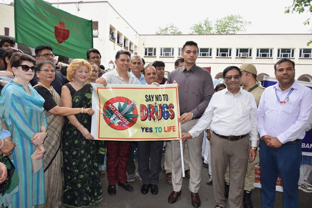 'DC Jammu Rakesh Minhas flags off massive anti-Drug rally'